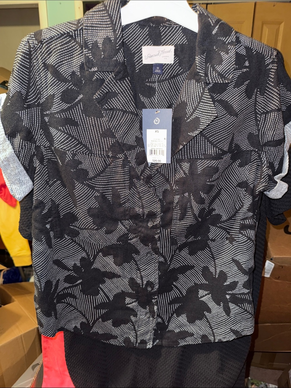 Universal Thread Black Floral-Print Short-Sleeve Button-Down Shirt
